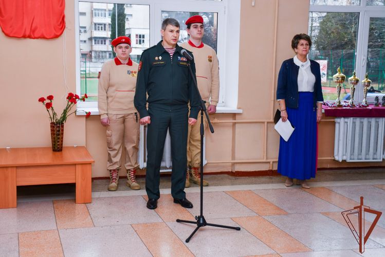 В Сочи открыли мемориальную доску погибшему в ходе СВО росгвардейцу 