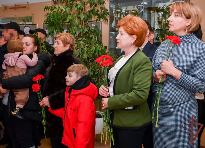 В Сочи открыли мемориальную доску погибшему в ходе СВО росгвардейцу 