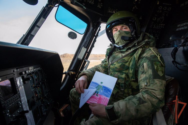 Росгвардейцы поблагодарили школьников из Подмосковья за письма поддержки (видео)