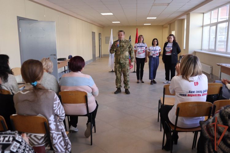 Росгвардейцы провели круглый стол о военно-патриотическом воспитании в рамках педагогического семинара в ДНР (видео)