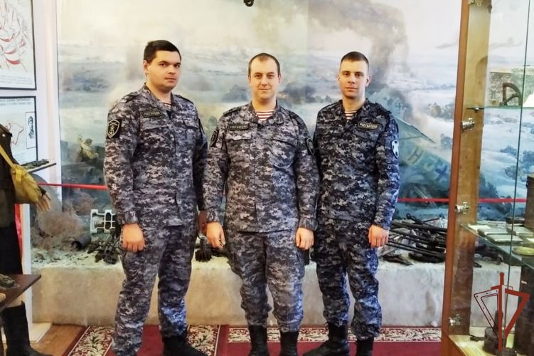 Дань памяти подвигам защитников Сталинграда отдали росгвардейцы Южного округа