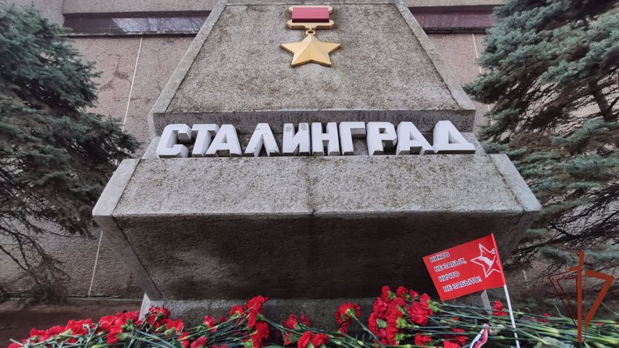Дань памяти подвигам защитников Сталинграда отдали росгвардейцы Южного округа