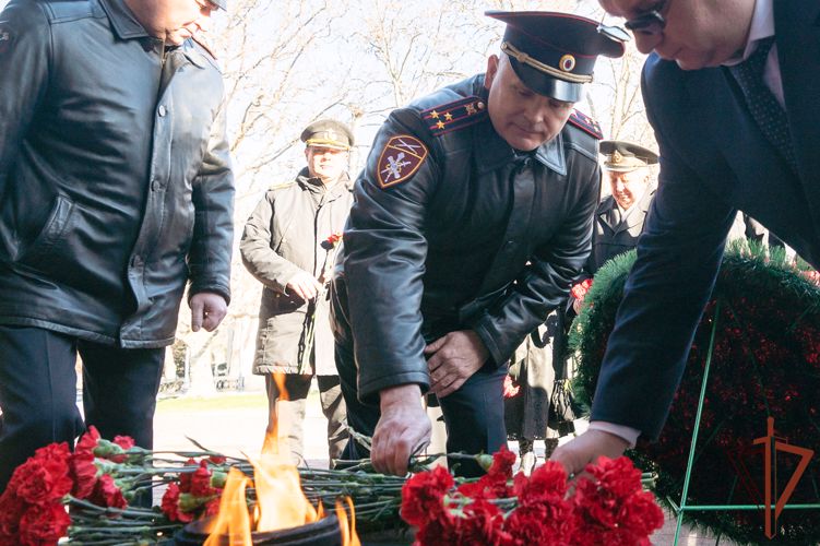 Дань памяти подвигам защитников Сталинграда отдали росгвардейцы Южного округа