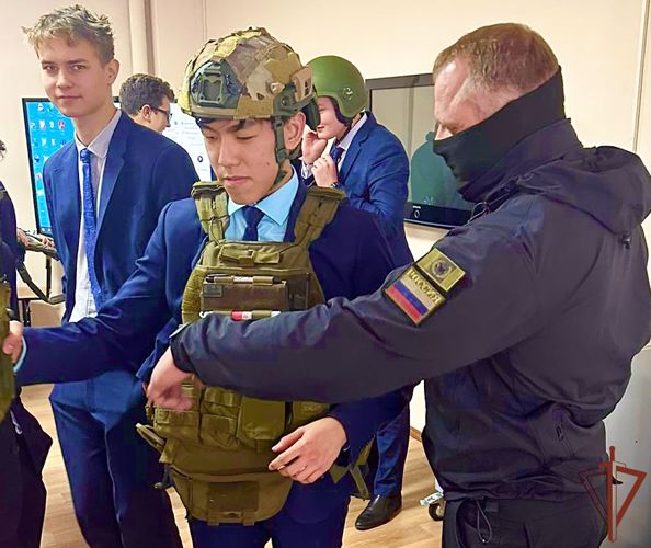 Росгвардейцы в Сибири организовали для подрастающего поколения военно-патриотические мероприятия