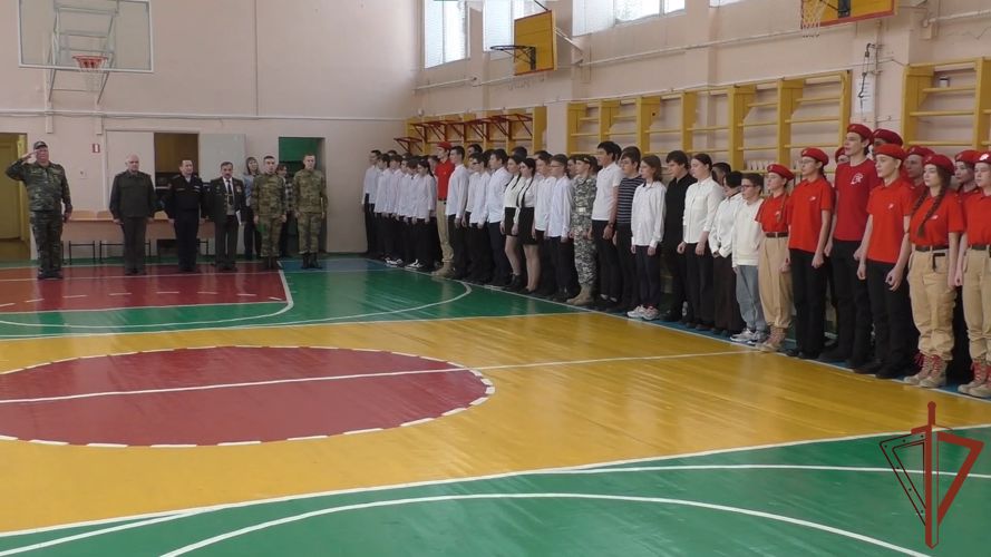 Росгвардейцы проводят патриотические мероприятия для подрастающего поколения в Сибири