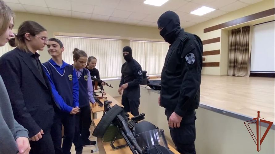 Ведомственную акцию «Неделя мужества» провели столичные росгвардейцы 