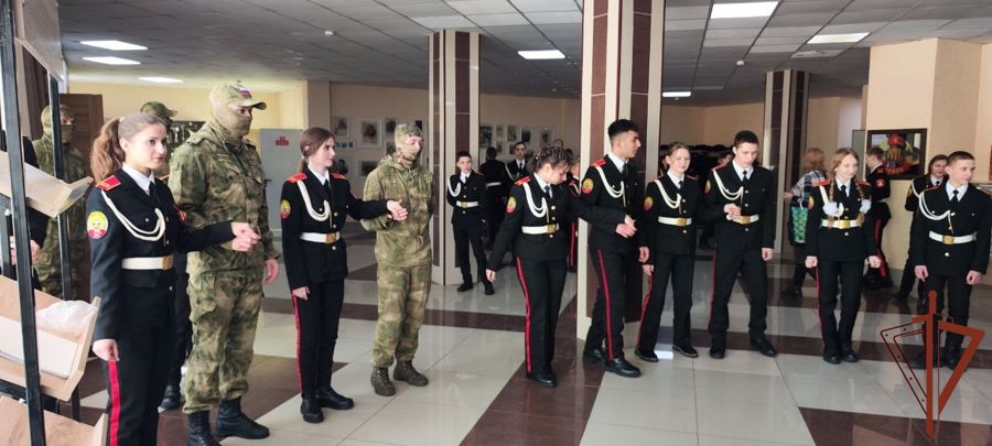 Кадеты из Донецкой Народной Республики посетили отряд специального назначения "Ермак" 