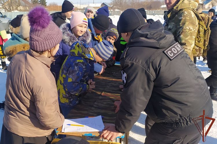 Приуроченные ко Дню защитника Отечества мероприятия проходят в Сибирском округе Росгвардии 