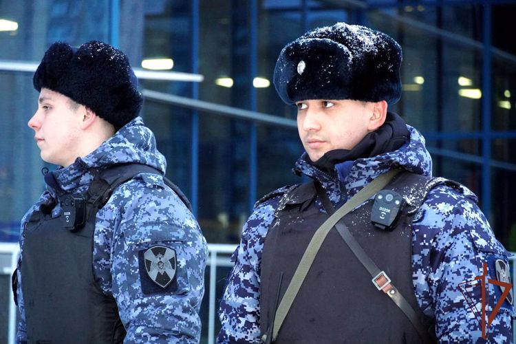 Росгвардейцы обеспечили безопасность хоккейного матча в Санкт-Петербурге