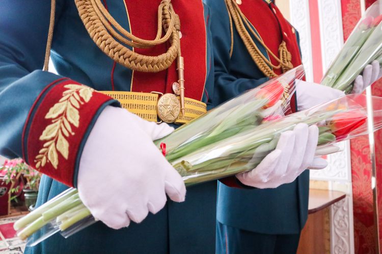 Росгвардейцы юга России поздравили женщин с 8 марта