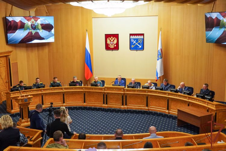 Командующий Северо-Западным округом Росгвардии вручил губернатору Ленинградской области медаль «Участнику специальной военной операции»