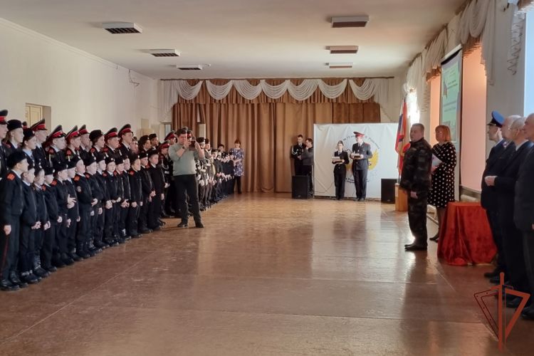 На Урале со школьниками провели патриотические мероприятия (видео)