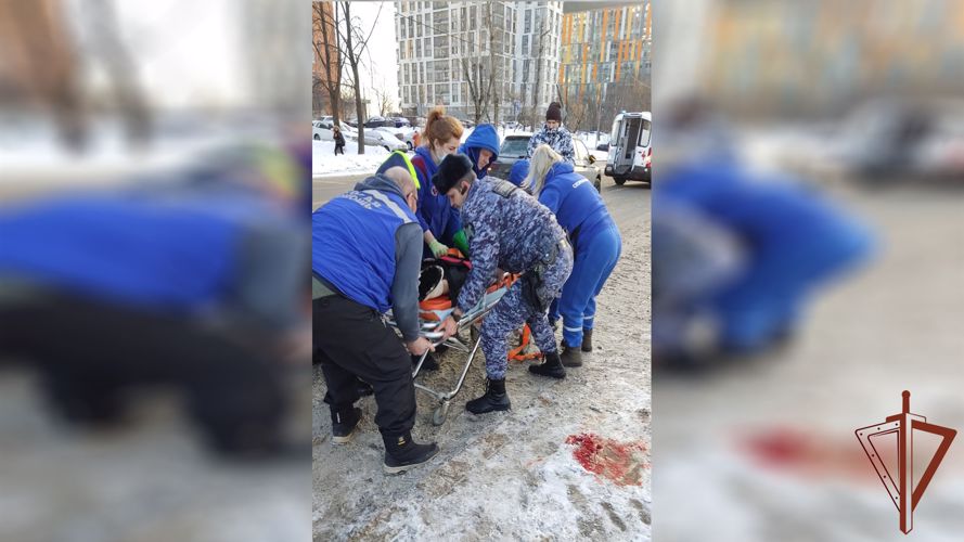 Пострадавшим в ДТП жительницам столичного региона оказали медпомощь росгвардейцы