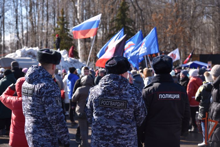 Сотрудники Росгвардии приняли участие в обеспечении общественной безопасности во время проведения фестиваля «Крымская весна» в Ижевске