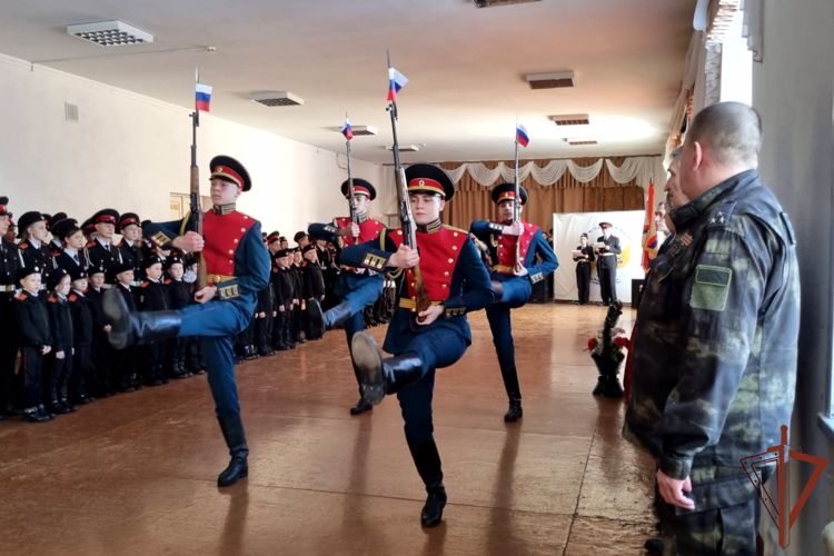 На Урале со школьниками провели патриотические мероприятия (видео)
