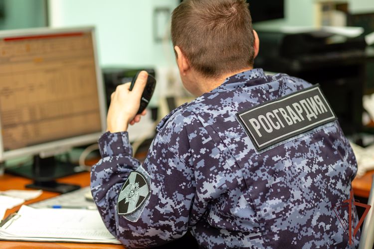 Сотрудники Росгвардии в Пензе помогли вернуться домой потерявшейся пожилой женщине