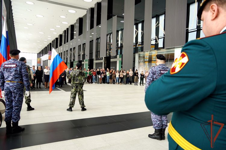 С Международным женским днём поздравили женщин росгвардейцы Северо-Запада страны  