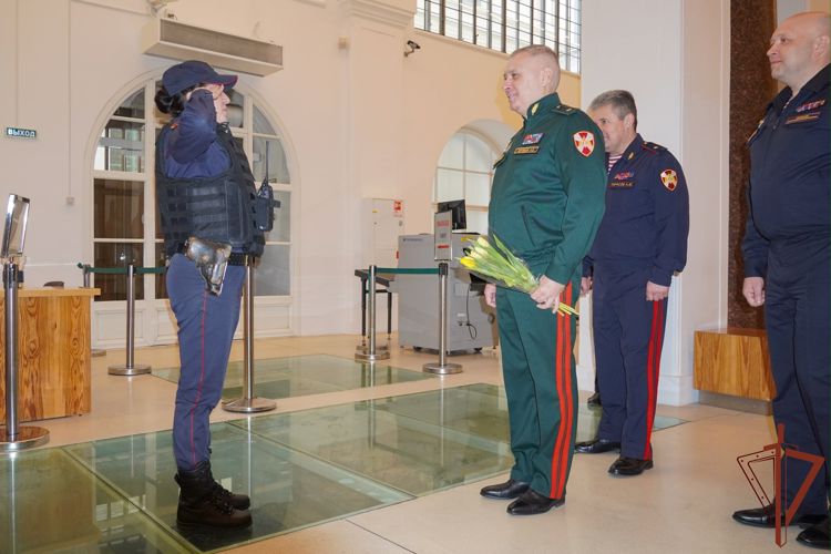 С Международным женским днём поздравили женщин росгвардейцы Северо-Запада страны  