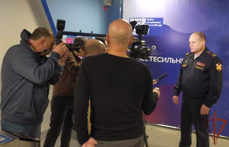 Росгвардия в Тюмени стала соорганизатором мультимедийного фотопроекта «#ВместеСильнее»