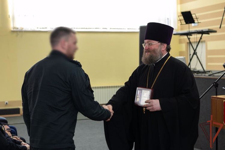 Заместитель командующего Приволжским округом Росгвардии поздравил Нижегородский СОБР «Мираж» с 30-летием