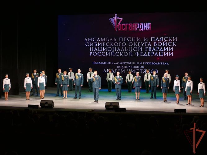 Ансамбль песни и пляски Сибирского округа Росгвардии с торжественным концертом выступил в Томске (видео)