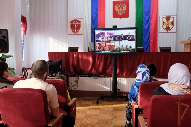 Для росгвардейцев из Дагестана – участников СВО организовали телемост с семьями