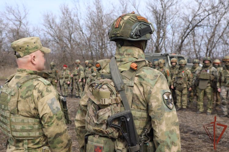 Торжественные награждения ко Дню войск национальной гвардии проходят на передовой (Видео)