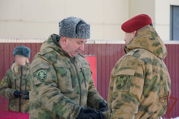В Архангельске вручили государственные награды отличившимся в спецоперации росгвардейцам (видео)