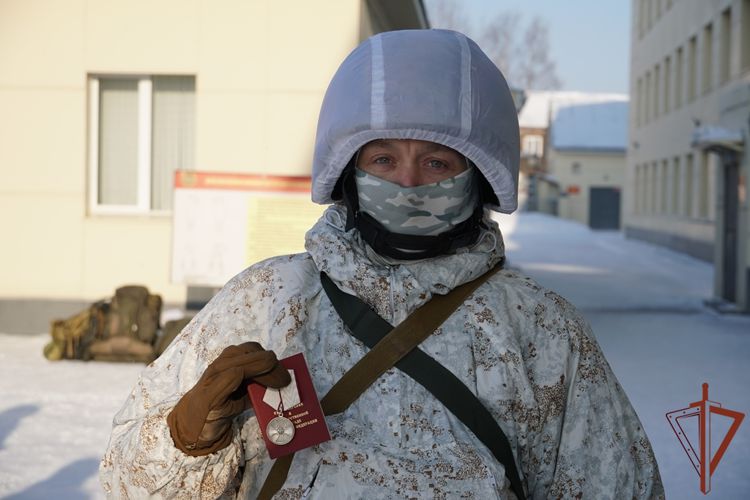 В Архангельске вручили государственные награды отличившимся в спецоперации росгвардейцам (видео)