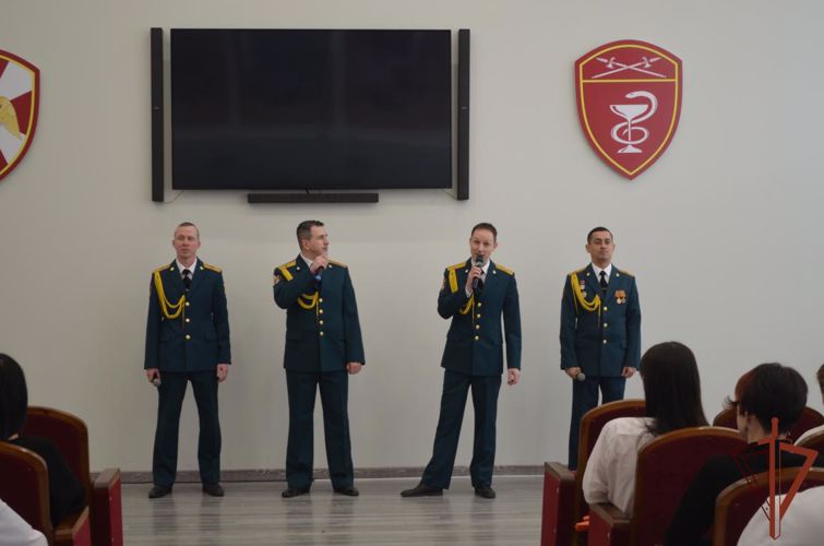 Женский коллектив военного госпиталя поздравил Ансамбль песни и пляски Уральского округа Росгвардии 