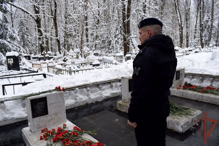 Память офицеров СОБР, погибших при исполнении служебного долга, почтили в Нижнем Новгороде