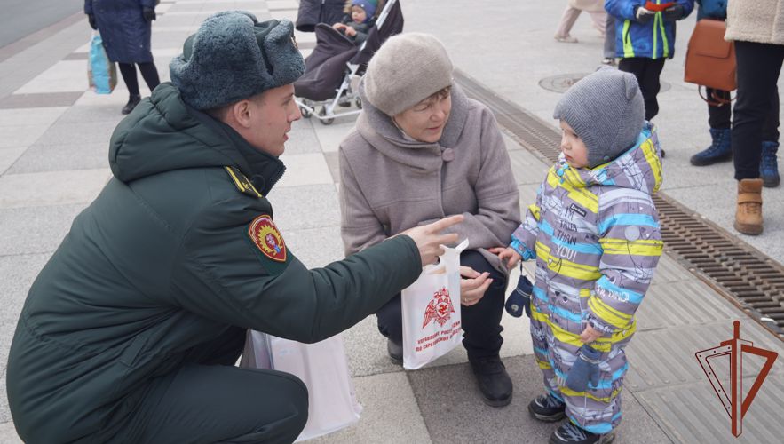  Концерт для жителей Саратова провели росгвардейцы в День добрых дел