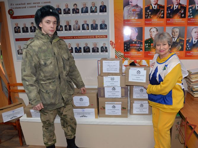 Посылки в район спецоперации помогли собрать росгвардейцы Югры