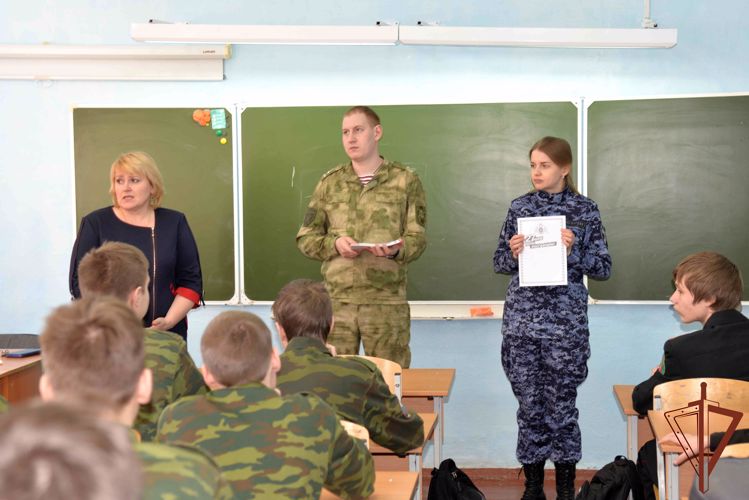 Школьники из Кургана написали письма росгвардейцам — участникам спецоперации