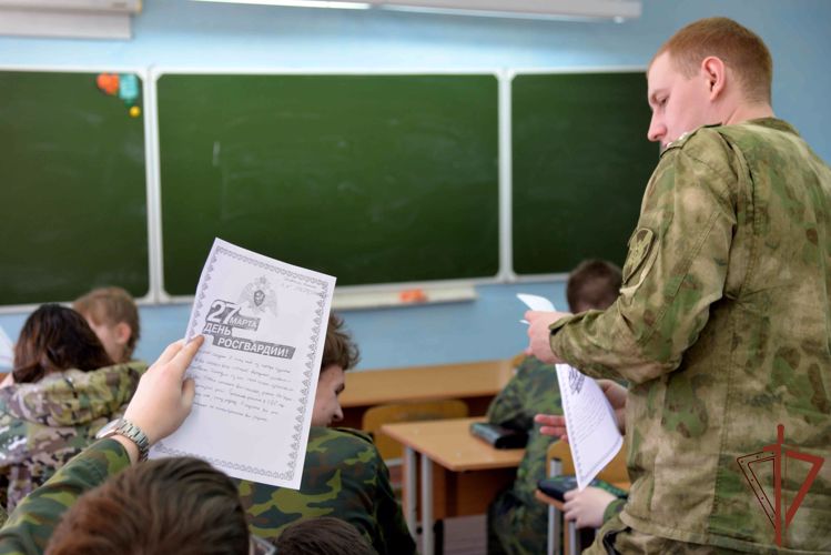 Школьники из Кургана написали письма росгвардейцам — участникам спецоперации