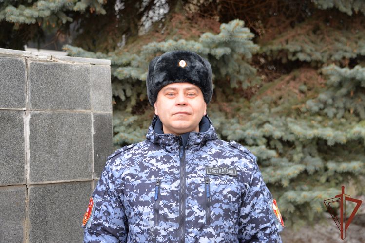 Офицер Росгвардии спас инвалида на пожаре в Уфе 
