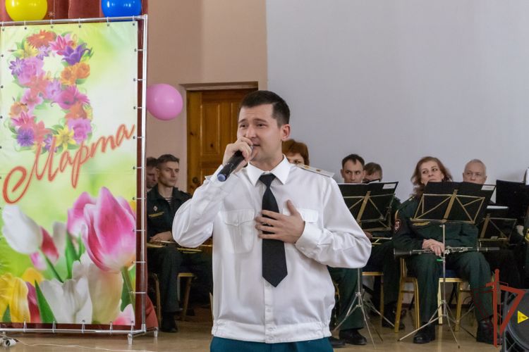 Концерт для беженцев из Донецкой и Луганской народных республик организовали росгвардейцы в Саратовской области (видео)
