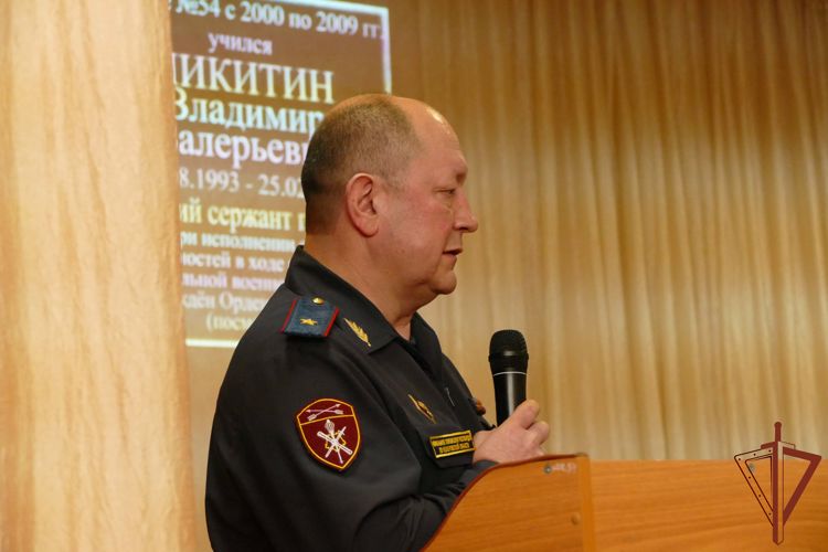 Память погибшего сотрудника ОМОН увековечена в Кузбассе