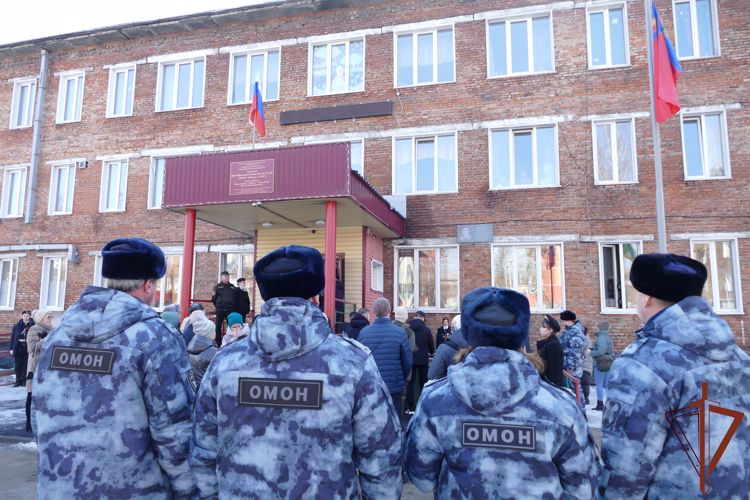 Память погибшего сотрудника ОМОН увековечена в Кузбассе