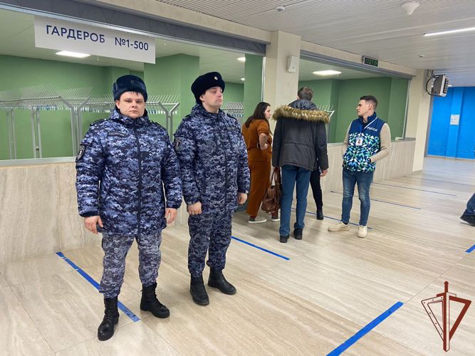 В Кузбассе росгвардейцы обеспечили безопасность на полуфинале чемпионата России по бенди