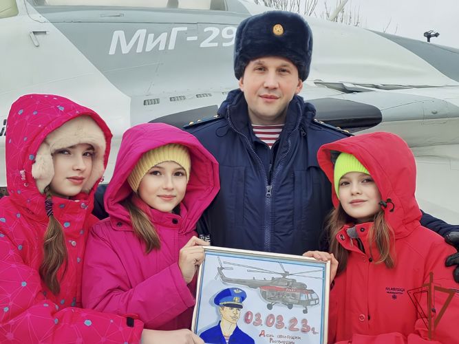 В Сибири подразделения авиации Росгвардии отметили 45-ю годовщину 