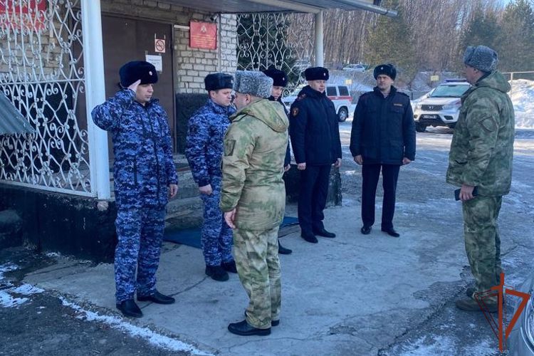 Замкомандующего Сибирским округом Росгвардии в Республике Алтай проверил состояние техники и вооружения в тероргане  