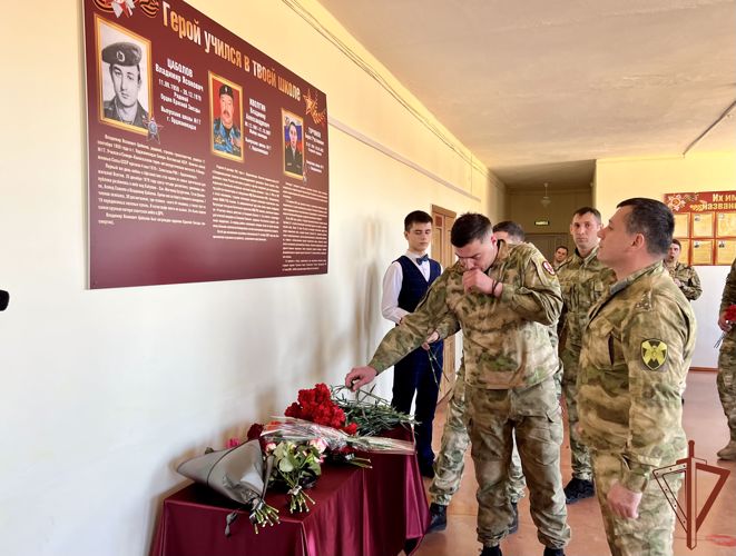   Во Владикавказе открыли памятный стенд погибшим росгвардейцам