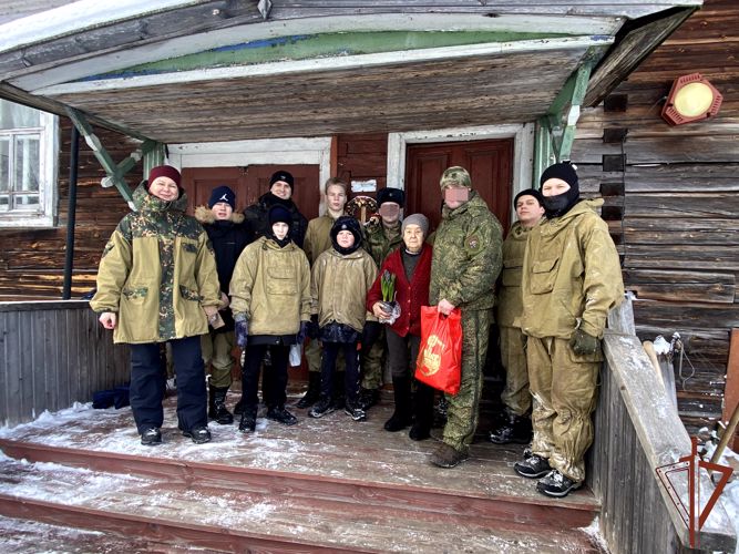 Помощь пожилой одинокой женщине оказали военнослужащие архангельского отряда «Ратник» СЗО Росгвардии  