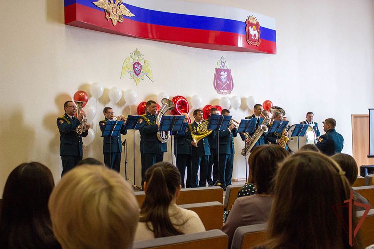 В Уральском округе Росгвардии проходят праздничные мероприятия, посвященные Международному женскому дню