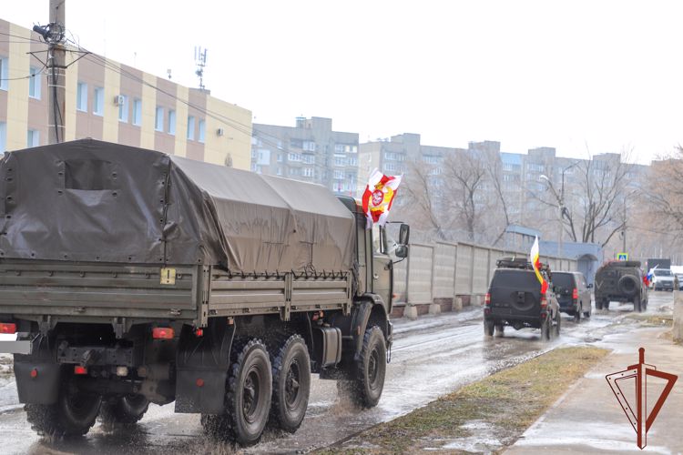 Вернувшийся из района СВО спецназовец Росгвардии впервые увидел своих новорожденных сыновей
