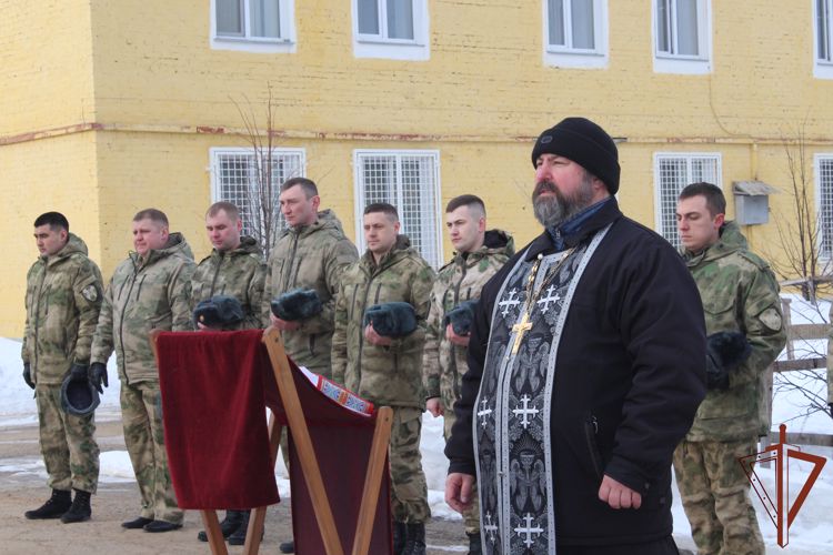 Молебны за здравие военнослужащих и сотрудников Росгвардии проходят в Сибири