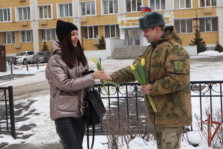 В Сибирском округе Росгвардии прошли мероприятия в преддверии Международного женского дня