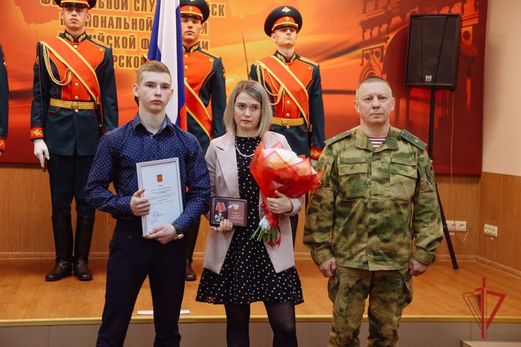  Орден Мужества передали семье погибшего росгвардейца в Благовещенске