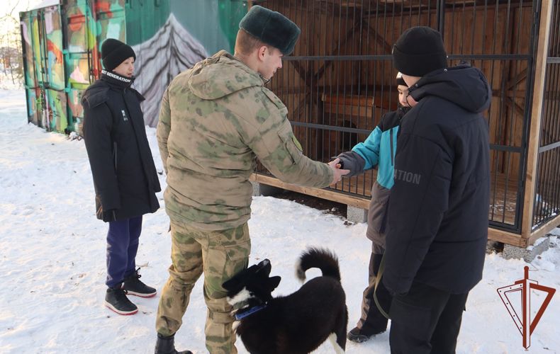 Кинологи Росгвардии провели тематическую встречу с ребятами из детского дома